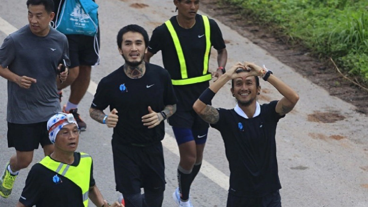 "ตูน" ยังยิ้มได้ (ภาพชุด) "ตูน" ยังยิ้มได้ (ภาพชุด)