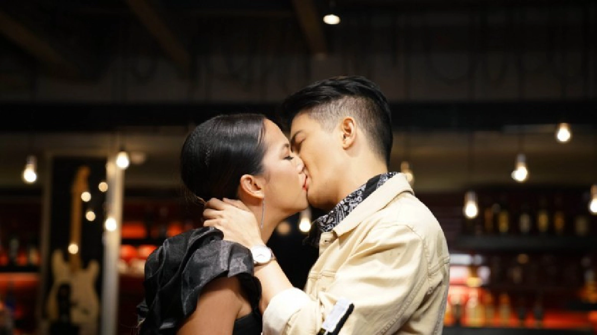 'เป้' โชว์จูบ'แอริน'มาราธอน 'เป้' โชว์จูบ'แอริน'มาราธอน