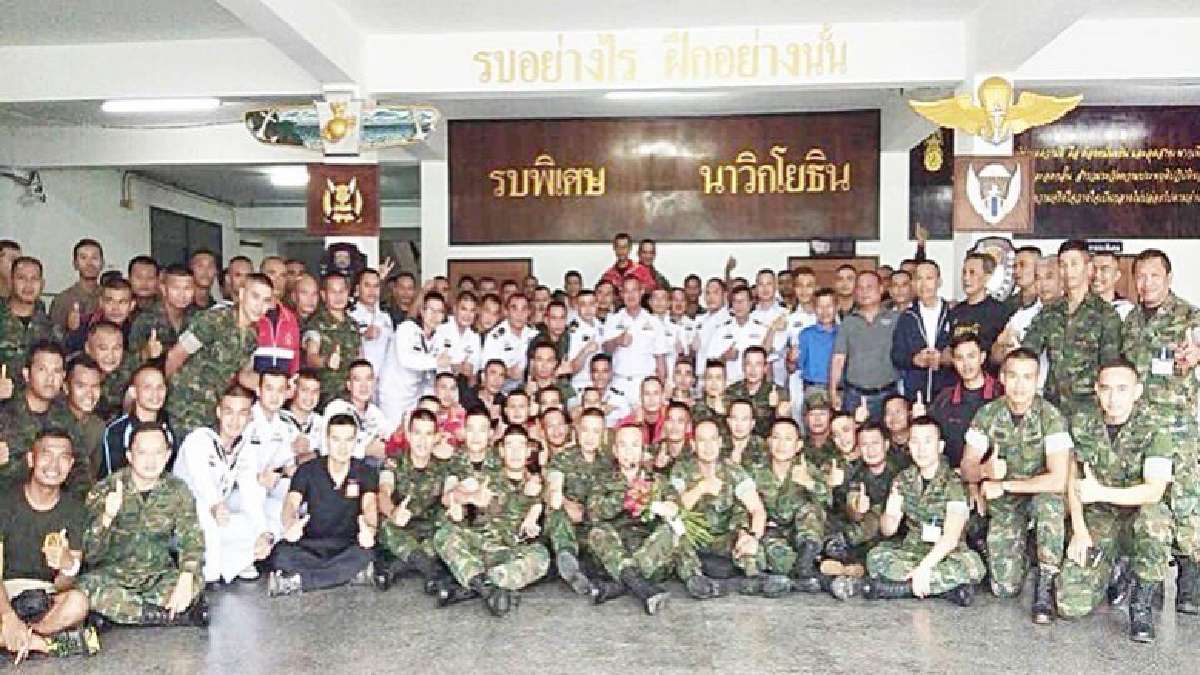 อดีตนร.นาวิกโยธินตบเท้าให้กำลังใจครูฝึก
