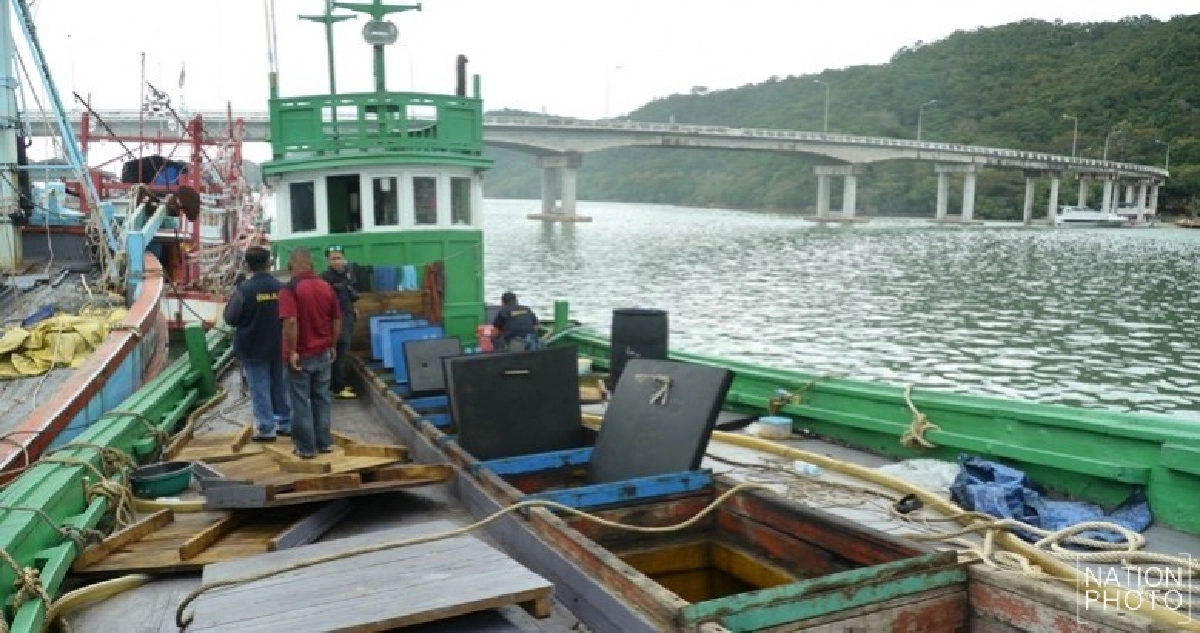 จันทบุรีจับเรือลอบขนน้ำมันเถื่อน