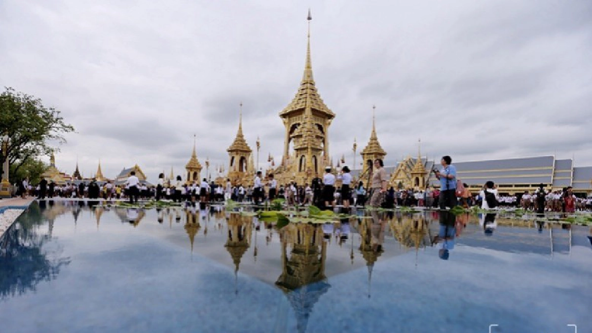 ปชช.ชมนิทรรศการ งานพระราชพิธีถวายพระเพลิงพระบรมศพ(ภาพชุด) ปชช.ชมนิทรรศการ งานพระราชพิธีถวายพระเพลิงพระบรมศพ(ภาพชุด)