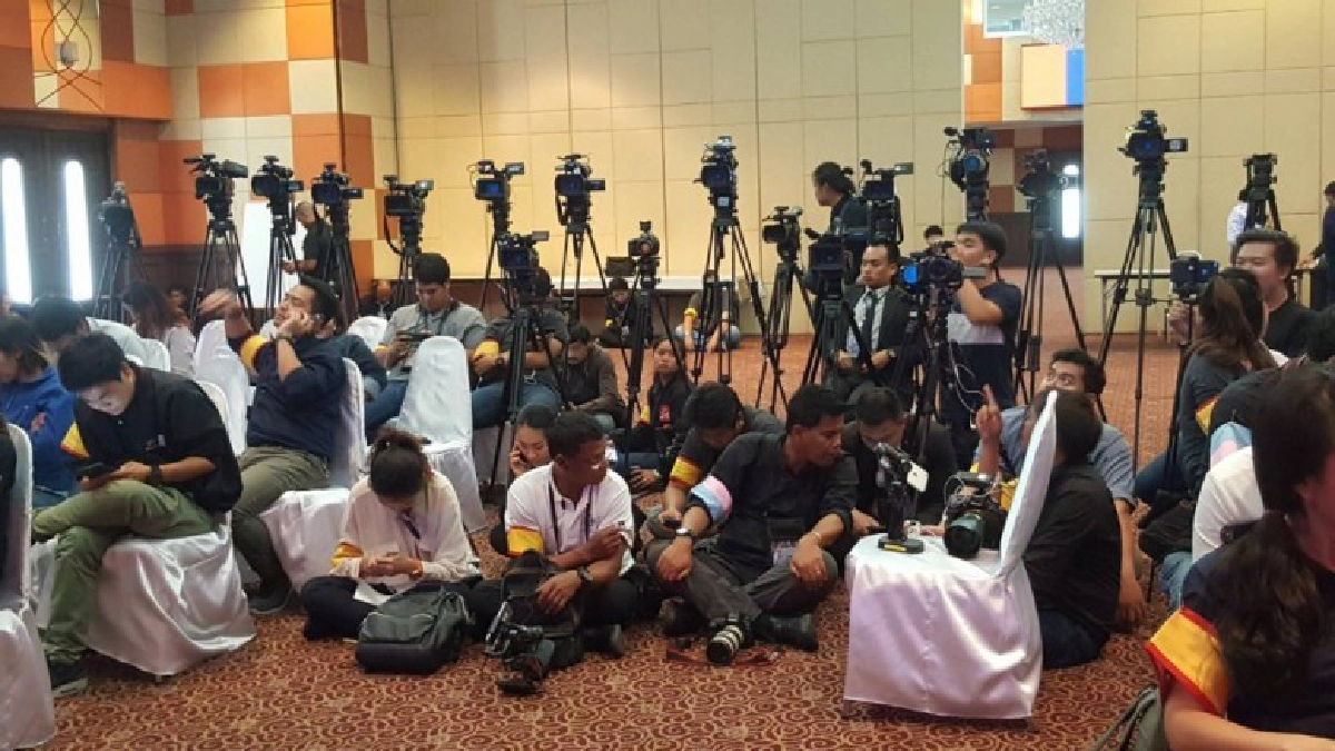 เกาะติด!! กองทัพแถลงข่าว นร.เตรียมทหารเสียชีวิต เกาะติด!! กองทัพแถลงข่าว นร.เตรียมทหารเสียชีวิต