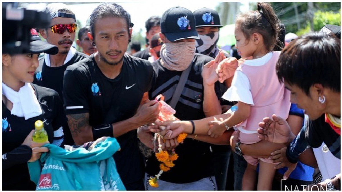 ผู้ว่าฯสุพรรณบุรีชวนบริจาคเงินมอบ"ตูน"วิ่งผ่านบ้านเกิด ผู้ว่าฯสุพรรณบุรีชวนบริจาคเงินมอบ"ตูน"วิ่งผ่านบ้านเกิด