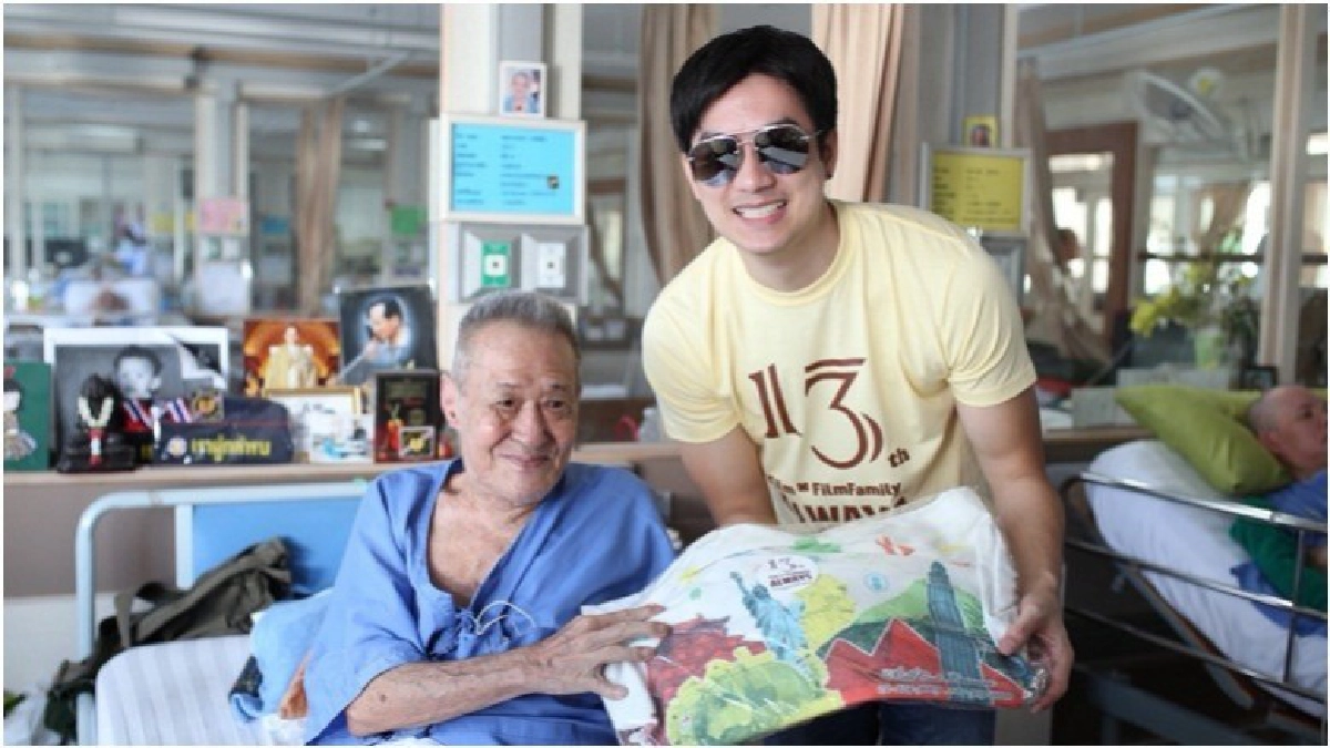 'ฟิล์ม' ฉลองวันเกิดครบรอบ 33 ปี 'ฟิล์ม' ฉลองวันเกิดครบรอบ 33 ปี