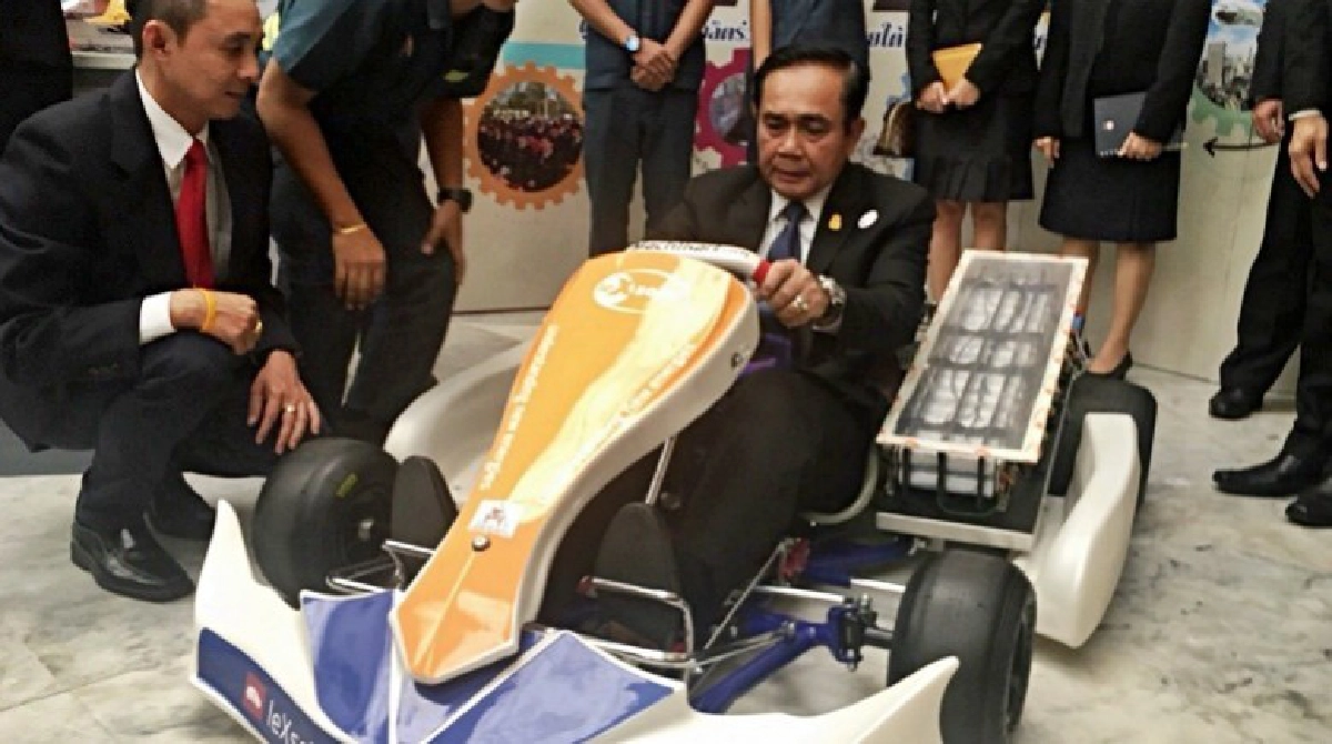 "บิ๊กตู่" นั่งหัวโต๊ะถก "อีอีซี" 