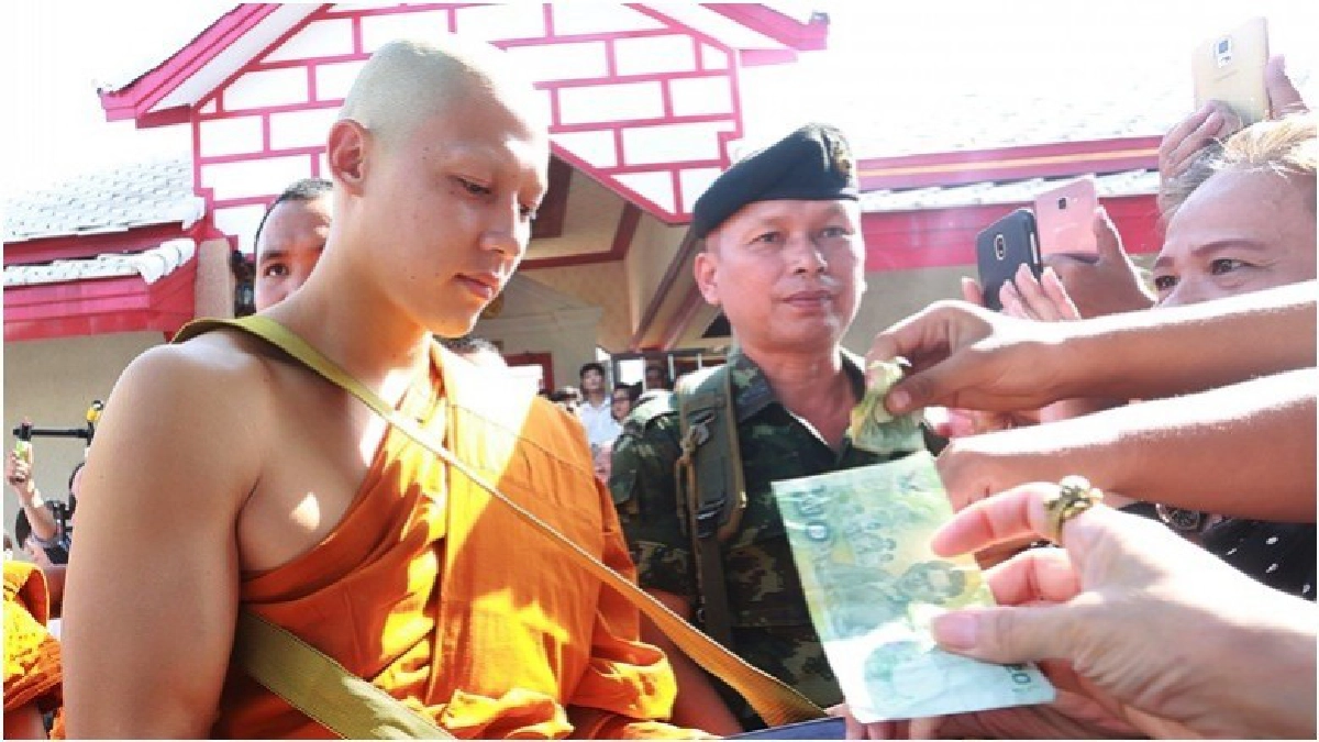 'หมาก' เข้าสู่ร่มกาสาวพัสตร์ (คลิป) 'หมาก' เข้าสู่ร่มกาสาวพัสตร์ (คลิป)