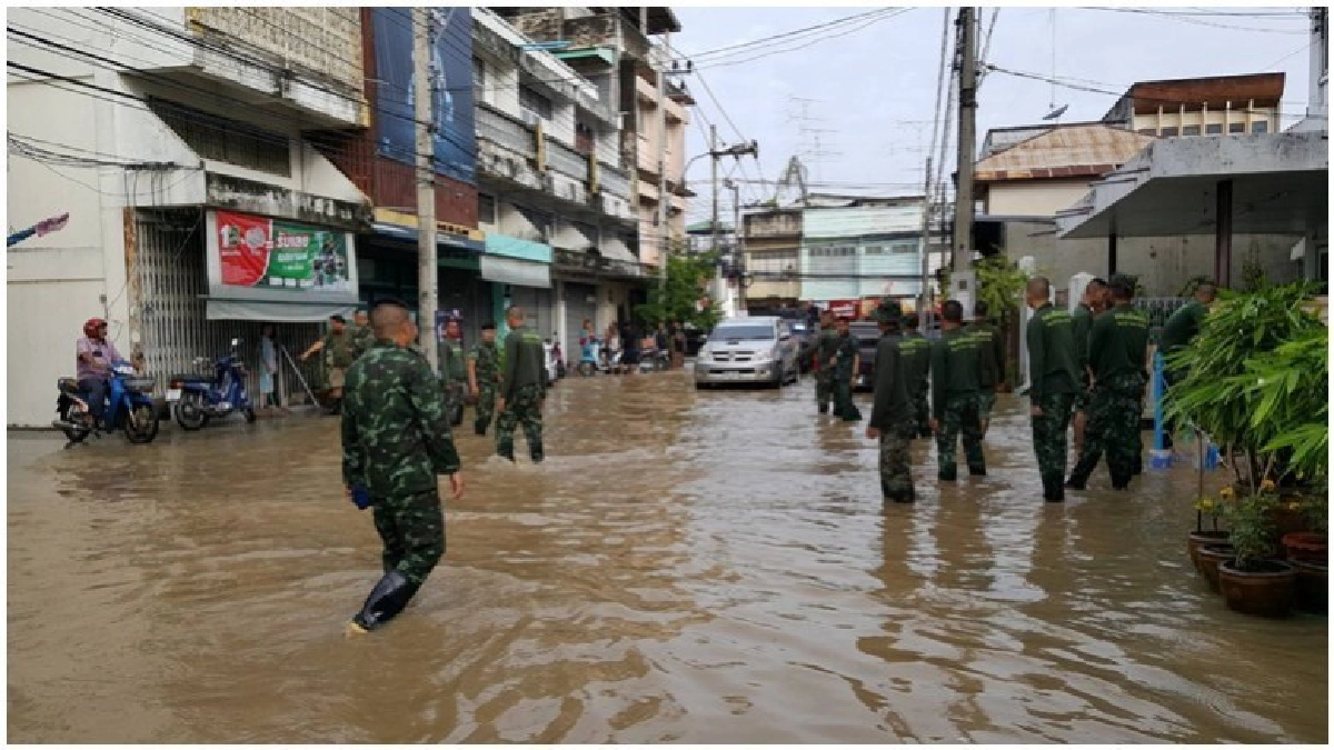 ทหาร กว่า 200 นายช่วยเหลือ"ชาวเพชรบุรี"