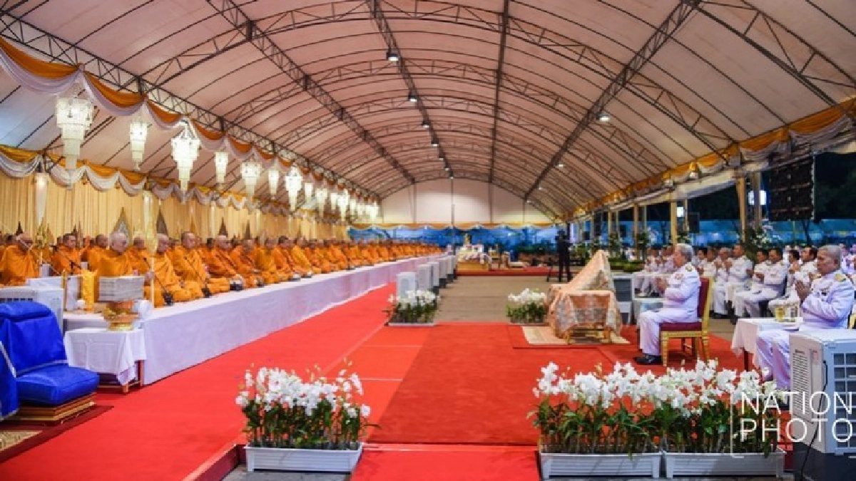 ประชาชนร่วมสวดมนต์ในพิธีมหามงคล(ภาพชุด) ประชาชนร่วมสวดมนต์ในพิธีมหามงคล(ภาพชุด)