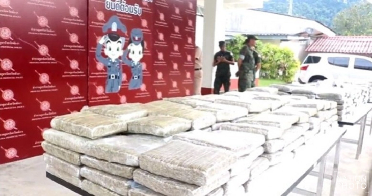 จับเรือประมงพื้นบ้านค้ากัญชาแห้งอัดแท่งมูลค่า 12 ล้าน จับเรือประมงพื้นบ้านค้ากัญชาแห้งอัดแท่งมูลค่า 12 ล้าน