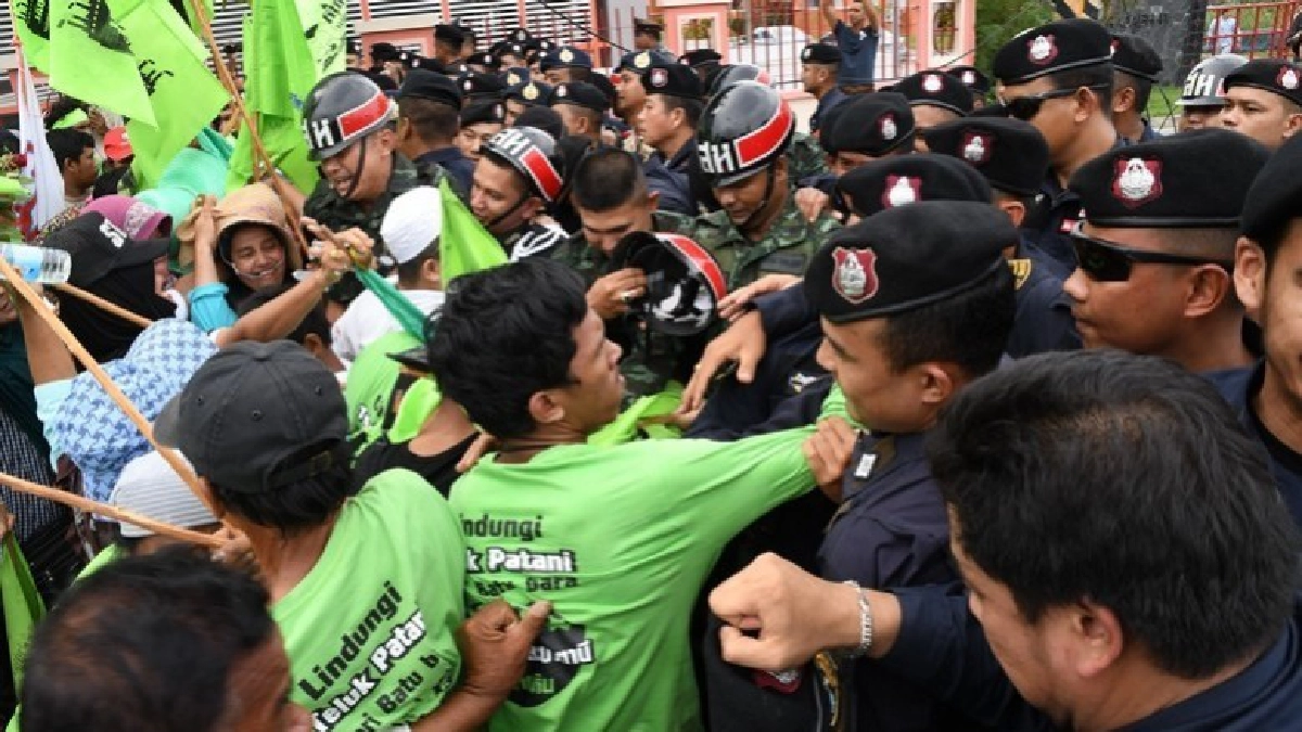 นายกฯไม่ตอบคำถาม เรียกร้องปล่อยตัวแกนนำต้านโรงไฟฟ้า "เทพา"