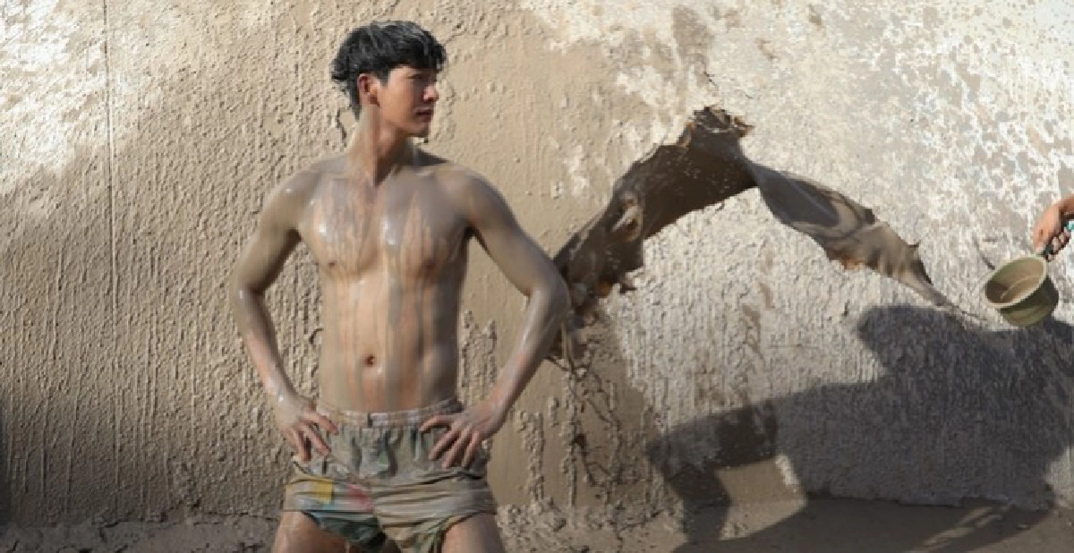 สาวกรี๊ด!! 'ดีเจ.พุฒ' โดนสาดโคลน สาวกรี๊ด!! 'ดีเจ.พุฒ' โดนสาดโคลน