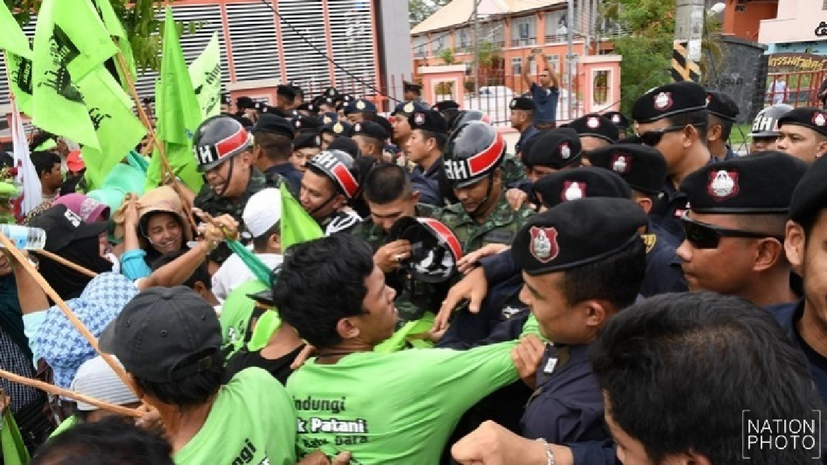 "วิษณุ"แจงต่ออายุพ.ร.บ.มั่นคงภาคใต้ ไม่เกี่ยวกับชุมนม "วิษณุ"แจงต่ออายุพ.ร.บ.มั่นคงภาคใต้ ไม่เกี่ยวกับชุมนม