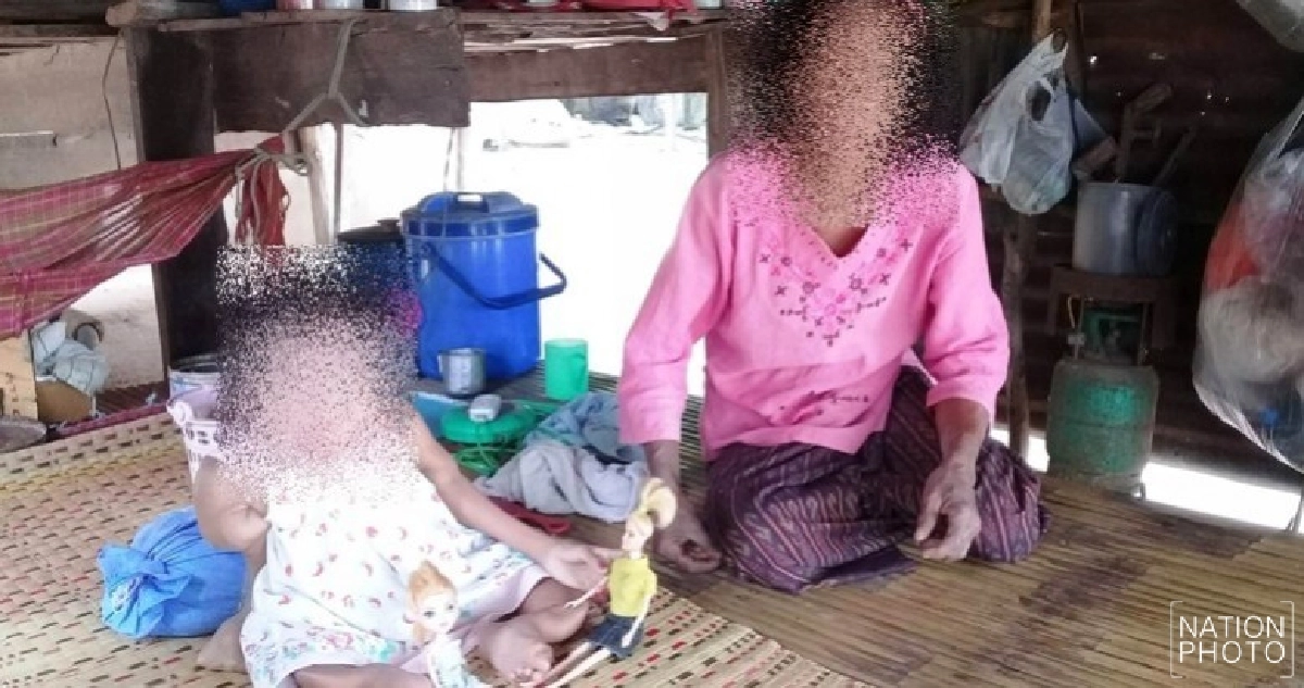 ยายน้ำตาไหลกราบขอบคุณผู้ใจบุญช่วย ‘น้องเปีย’ ยายน้ำตาไหลกราบขอบคุณผู้ใจบุญช่วย ‘น้องเปีย’