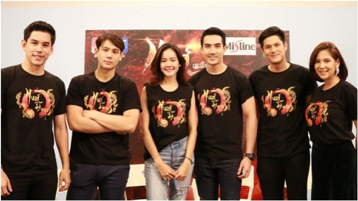 6 นักแสดง“หงส์เหนือมังกร”ไลฟ์สด 6 นักแสดง“หงส์เหนือมังกร”ไลฟ์สด
