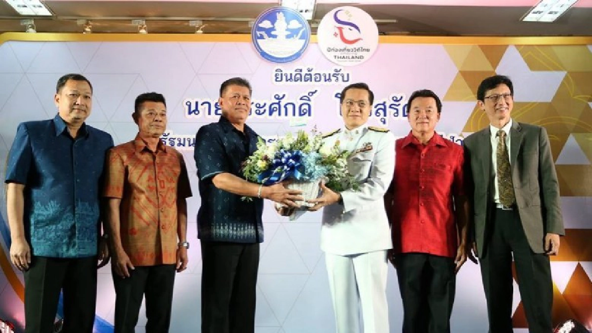 "วีระศักดิ์ โควสุรัตน์" นั่งเก้าอี้ รมต.กีฬาวันแรก