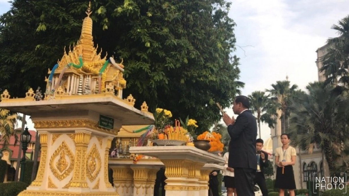 "บิ๊กฉัตร"รองฯนายกฯ สักการะสิ่งศักดิ์สิทธิ์แต่เช้า "บิ๊กฉัตร"รองฯนายกฯ สักการะสิ่งศักดิ์สิทธิ์แต่เช้า