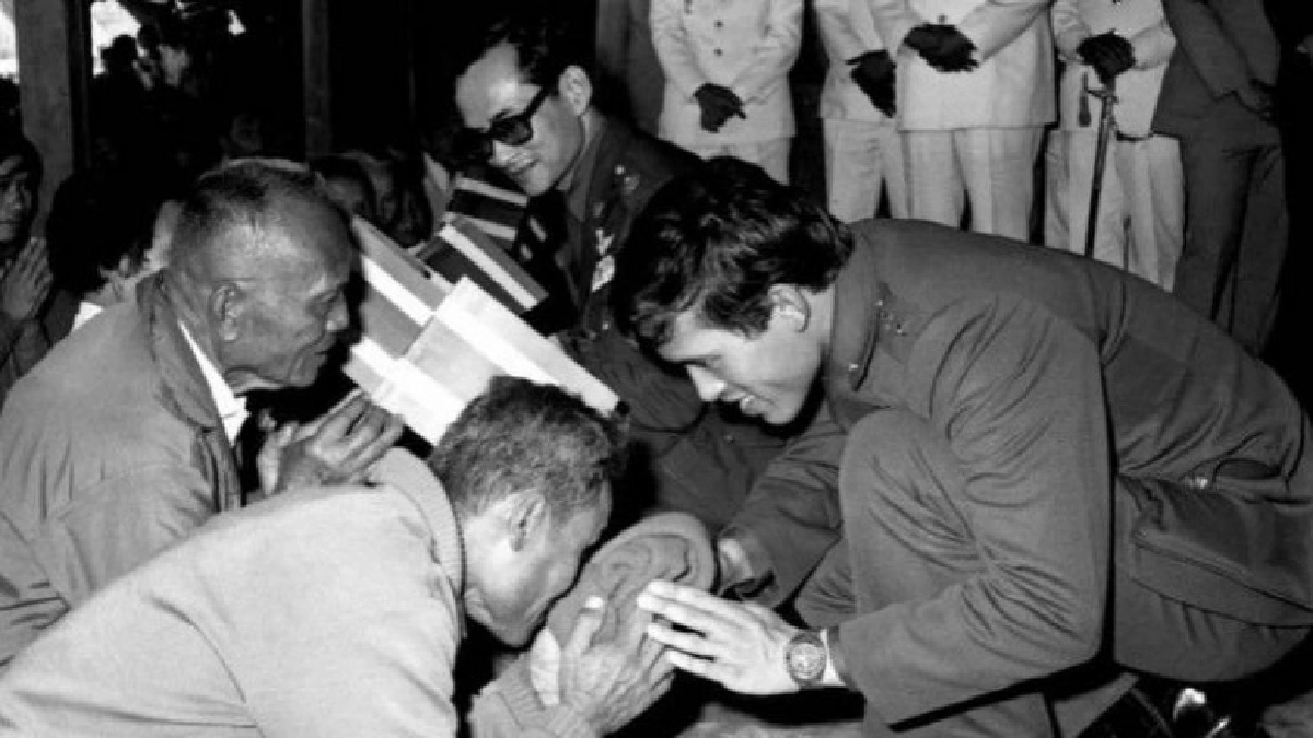 เรื่องเล่า"ทูลกระหม่อมพ่อ"จากสมเด็จพระเจ้าอยู่หัว เรื่องเล่า"ทูลกระหม่อมพ่อ"จากสมเด็จพระเจ้าอยู่หัว