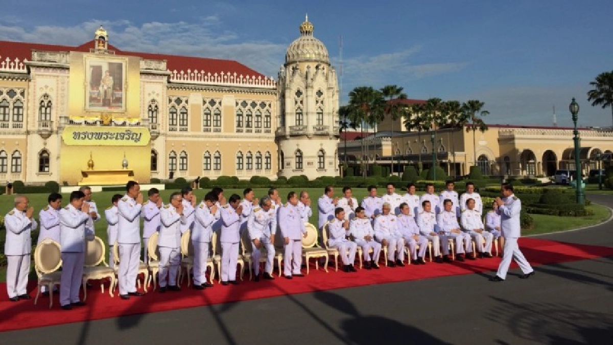  "บิ๊กตู่" ควง "ครม.ใหม่" ถ่ายภาพหมู่ 