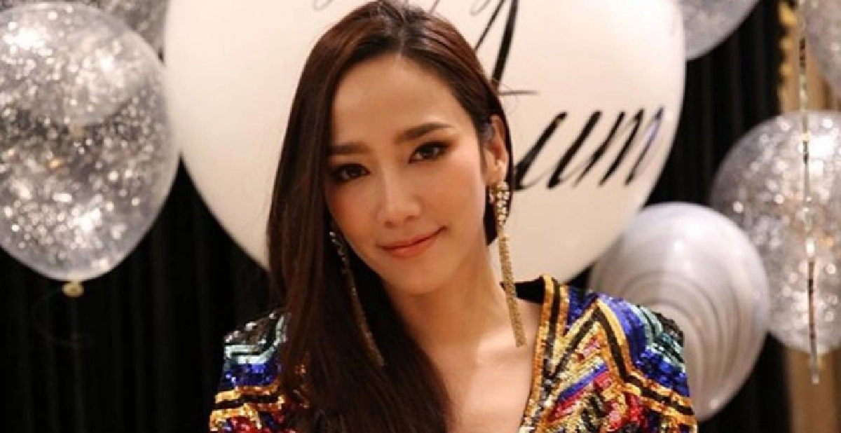 รู้ไหม!! ชุดวันเกิด 'อั้ม' แพงแค่ไหน!! รู้ไหม!! ชุดวันเกิด 'อั้ม' แพงแค่ไหน!!