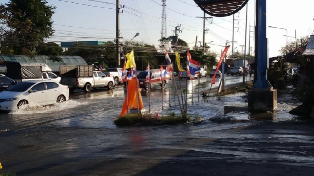 น้ำทะเลหนุน !! ทะลักท่วม ถ.สุขุมวิทสายเก่า น้ำทะเลหนุน !! ทะลักท่วม ถ.สุขุมวิทสายเก่า