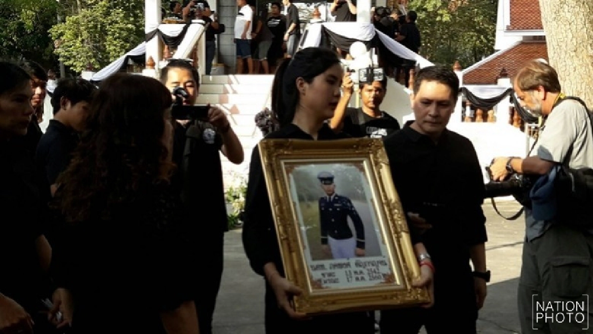เผาศพ "น้องเมย" แล้ว บรรยากาศสุดเศร้า (มีคลิป) เผาศพ "น้องเมย" แล้ว บรรยากาศสุดเศร้า (มีคลิป)