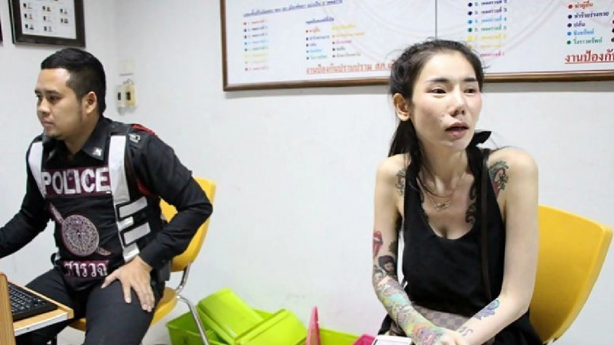 "ฟลุ๊คศรี มณีเด้ง" เน็ตไอดอล ถูกจับบุหรี่ไฟฟ้าคาด่านพัทยา