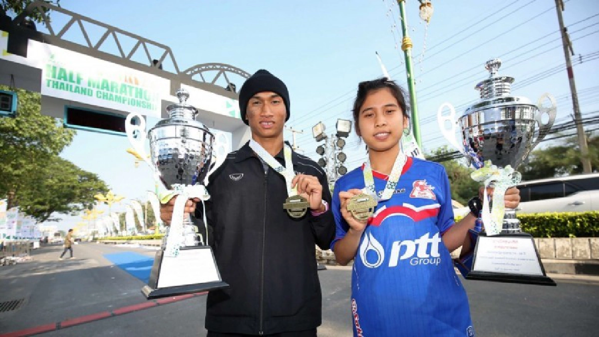 สาวไทย-มอญ วัย 19 ปี คว้าแชมป์ “ริเวอร์แคว ฮาล์ฟมาราธอน” สาวไทย-มอญ วัย 19 ปี คว้าแชมป์ “ริเวอร์แคว ฮาล์ฟมาราธอน”