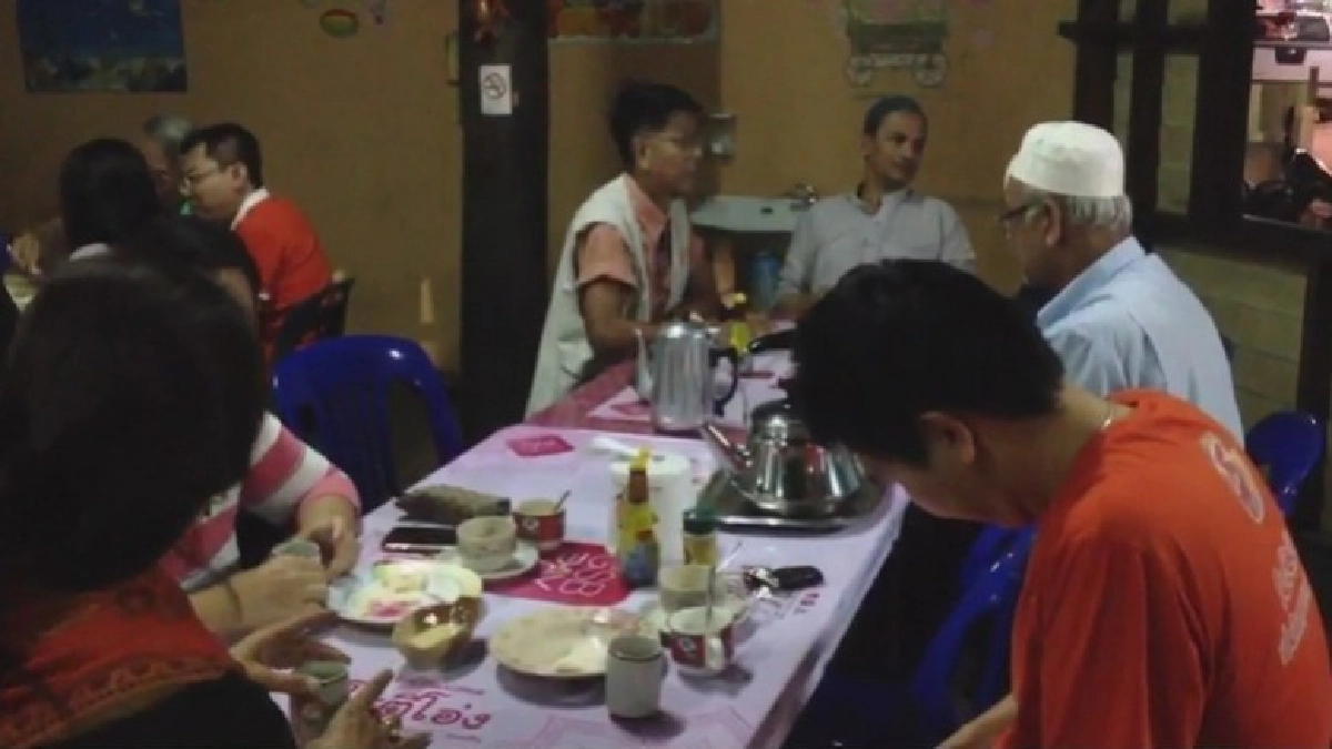 ตาก-วันหยุดร้านอาหารแม่สอดคึกคัก ตาก-วันหยุดร้านอาหารแม่สอดคึกคัก