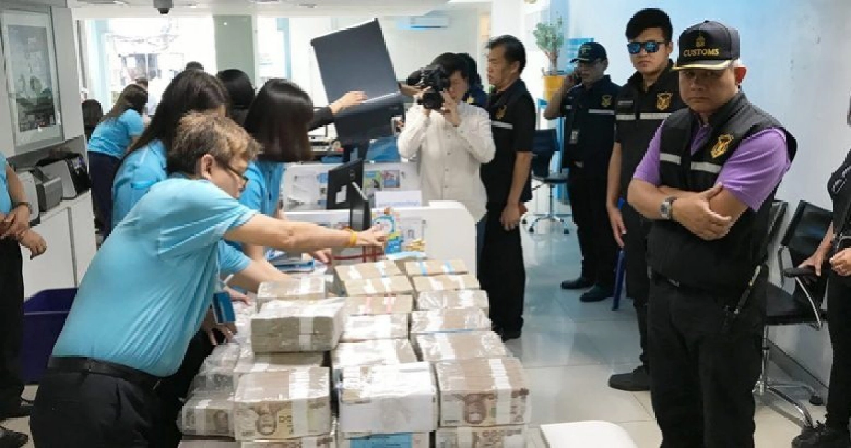 “ศุลกากร”หอบเงิน98ล้านบาทฝากแบงก์เก็บ “ศุลกากร”หอบเงิน98ล้านบาทฝากแบงก์เก็บ