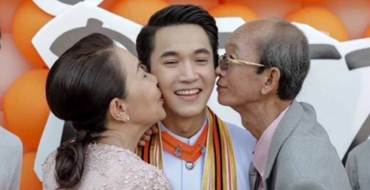 ยินดี!! 'หมอริท' รับพระราชทานปริญญาบัตรแพทยศาสตร์บัณฑิต ยินดี!! 'หมอริท' รับพระราชทานปริญญาบัตรแพทยศาสตร์บัณฑิต
