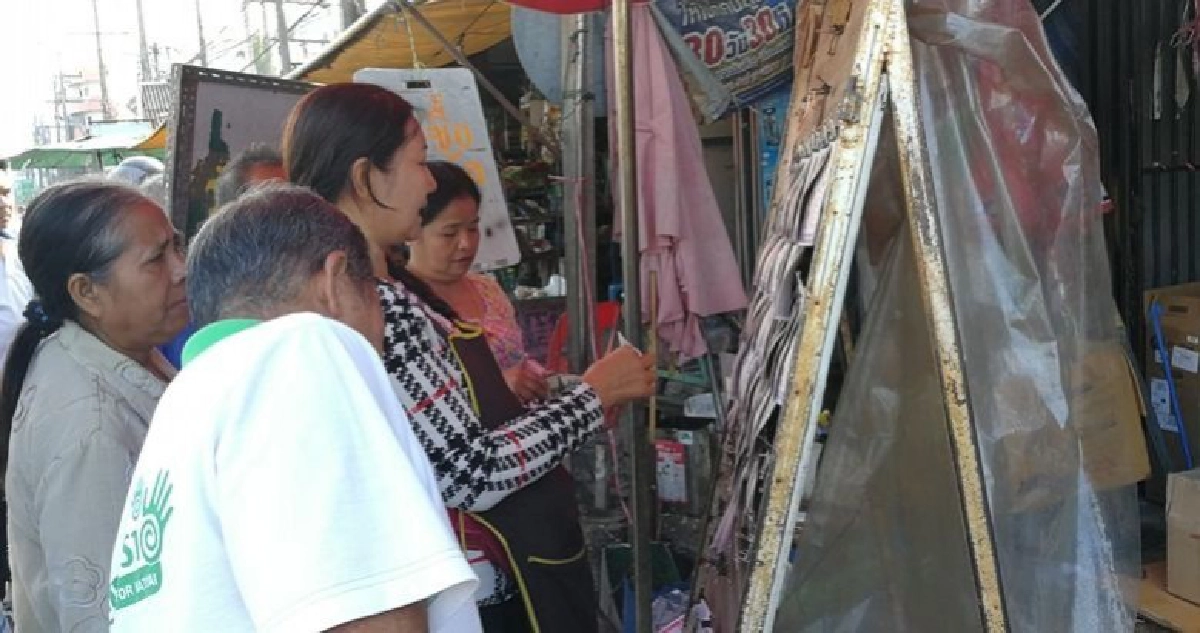 ตลาดจำหน่ายสลากกินแบ่งรัฐบาลที่อ.หาดใหญ่ คึกคัก ตลาดจำหน่ายสลากกินแบ่งรัฐบาลที่อ.หาดใหญ่ คึกคัก