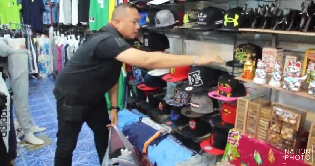 จับสินค้าละเมิดลิขสิทธิ์เขาหลักได้ผู้ต้องหา 3 ราย