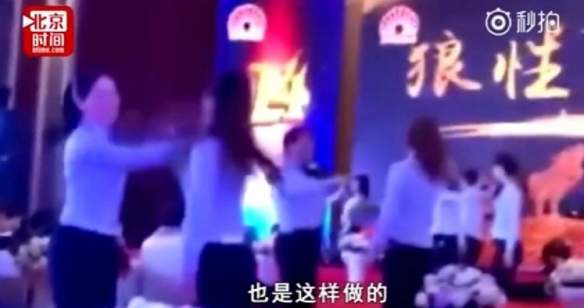 ตบหน้าเพื่อความสามัคคี !? ตบหน้าเพื่อความสามัคคี !?