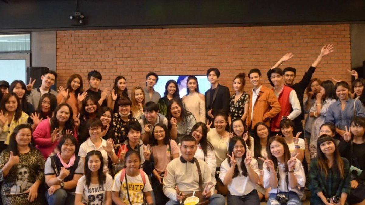 “ดอกแก้วกาหลง” จัดงานมิตติ้งแฟนคลับ
