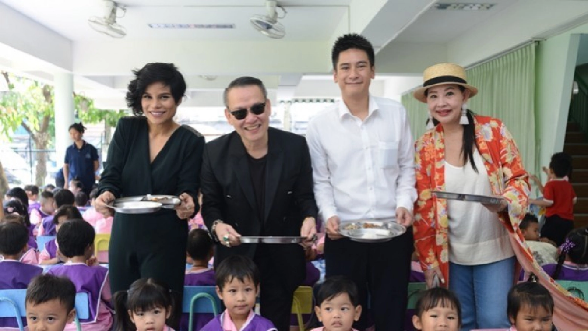 ส่งความสุข ให้ด้วยรัก....รับด้วยรอยยิ้ม