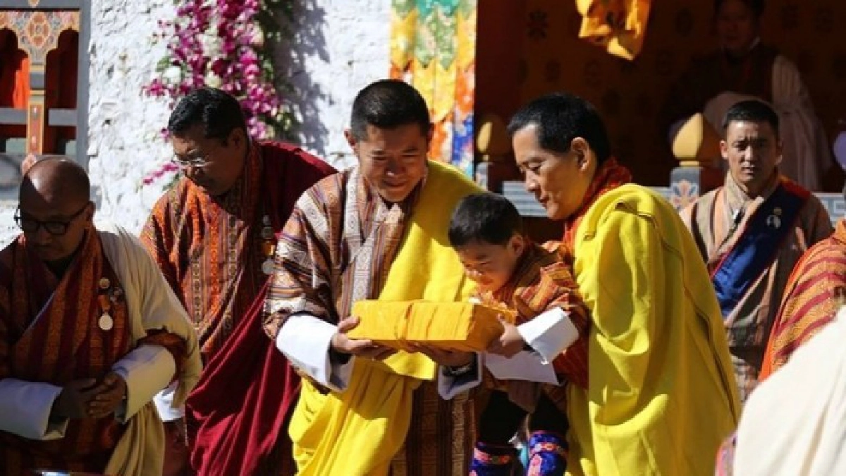 กษัตริย์จิกมี่ พร้อมพระราชินี และพระราชโอรส ฉลองวันชาติภูฏาน