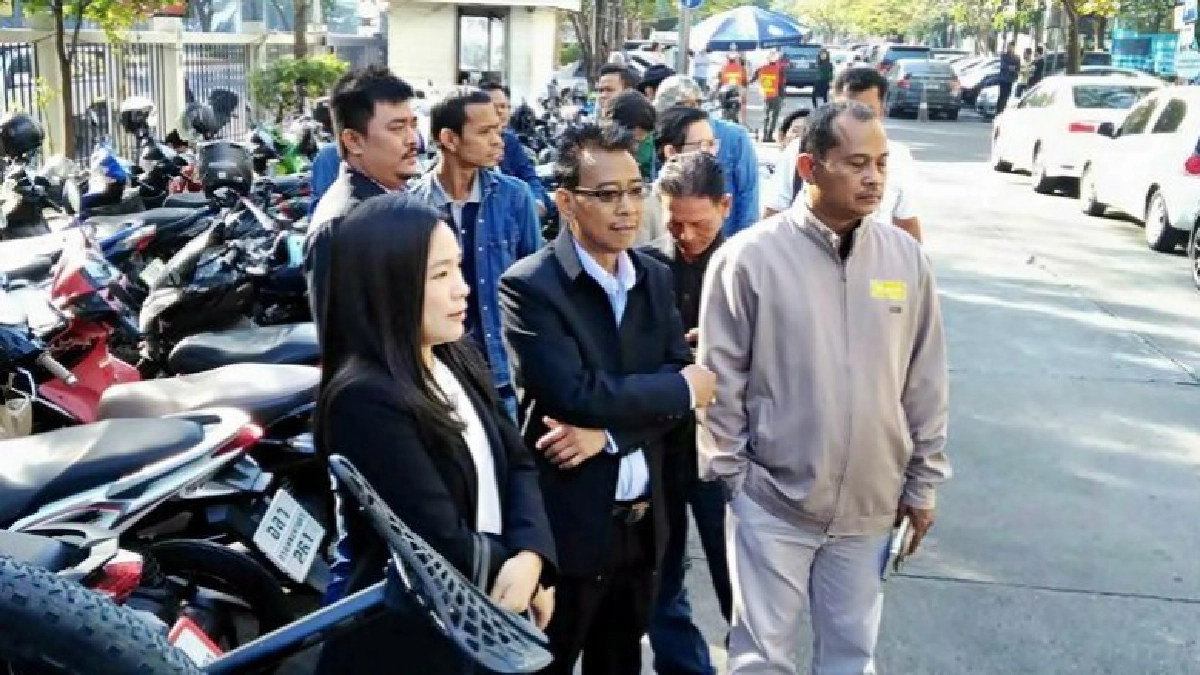 เลื่อนอ่านฎีกาอีกรอบ 3 ศาลออกหมายจับ "แนวร่วม พธม."