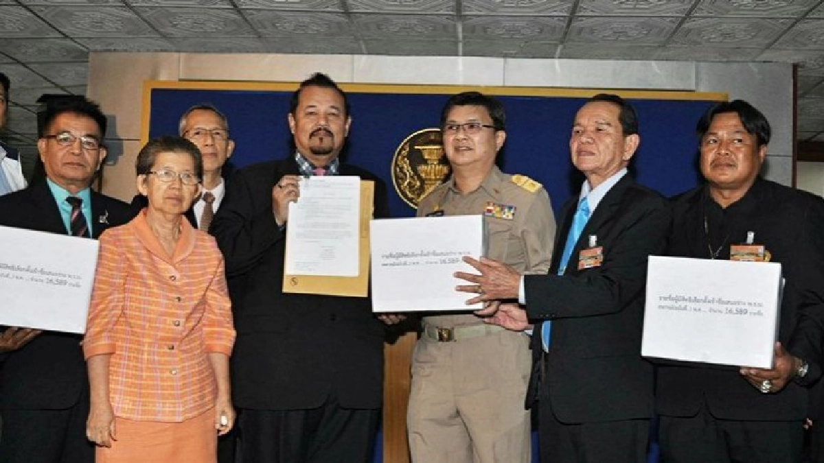 ช.ส.ค.ยื่น 1.6 หมื่นรายชื่อหนุนร่างพ.ร.บ.สหกรณ์