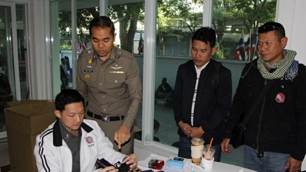 รองโฆษก ตร. ยืนยันพื้นที่รับปืนสวัสดิการตำรวจไม่แออัด รองโฆษก ตร. ยืนยันพื้นที่รับปืนสวัสดิการตำรวจไม่แออัด