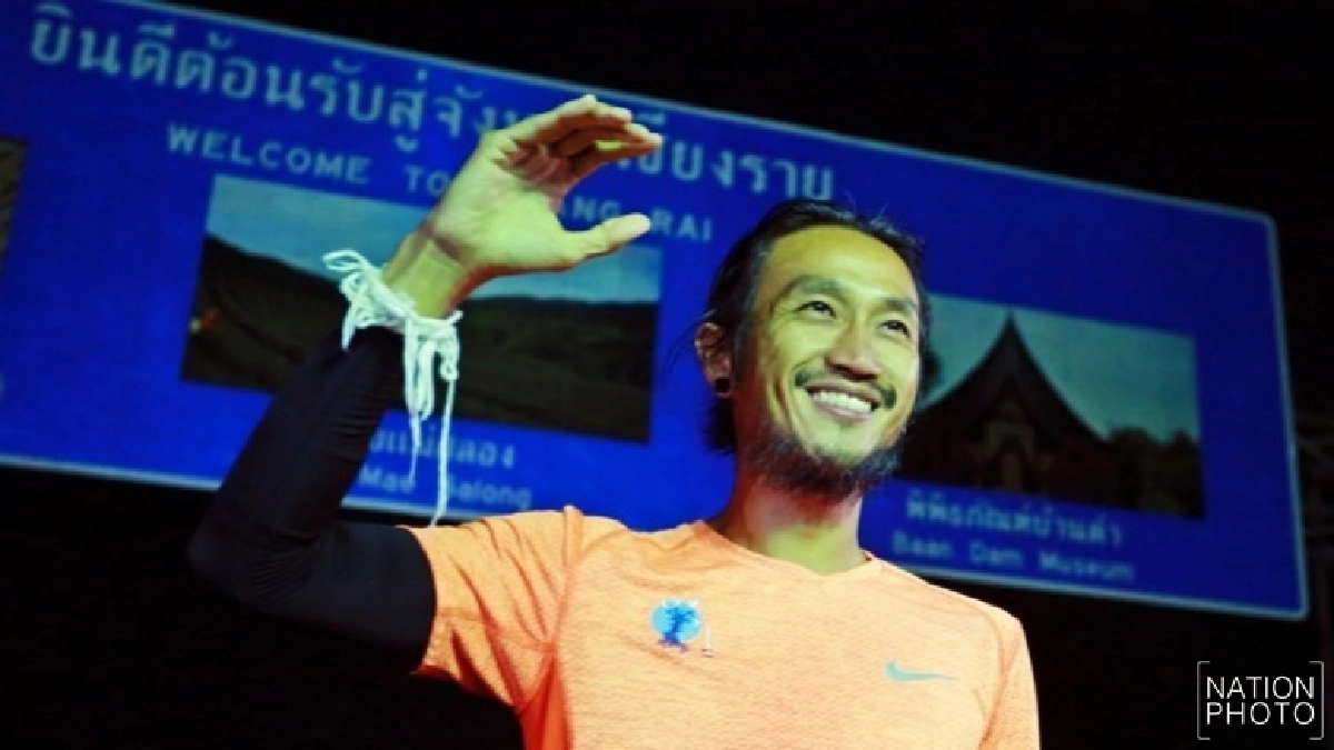 “ตูน” เจ็บแขน ยังวิ่งต่อ เข้าเขตเชียงราย แล้ว (ภาพชุด)