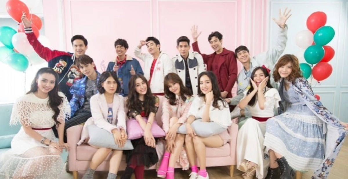14 นักแสดงวัยใส '7สี' แจกความสุข (คลิป) 14 นักแสดงวัยใส '7สี' แจกความสุข (คลิป)