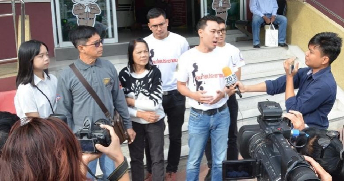 “ทนายตั้ม”นำลุงจรูญให้ข้อมูลเพิ่มเติมคดีหวย30ล้านอลเวง “ทนายตั้ม”นำลุงจรูญให้ข้อมูลเพิ่มเติมคดีหวย30ล้านอลเวง