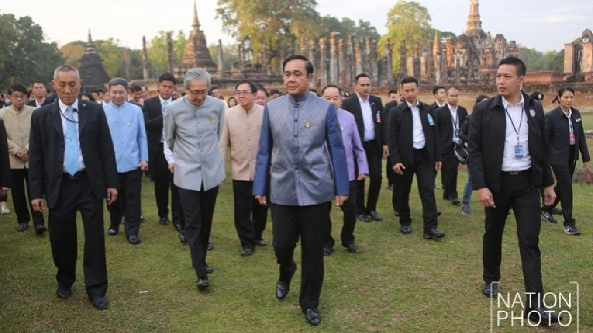 "บิ๊กตู่" เมินโต้ "มาร์ค" "บิ๊กตู่" เมินโต้ "มาร์ค"