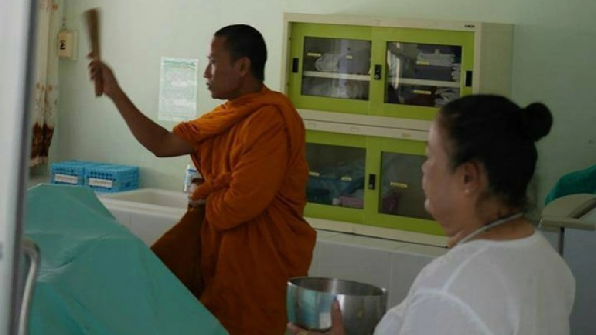 ทำบุญ "ห้องทำงาน-บ้านพัก" หมอปอ ทำบุญ "ห้องทำงาน-บ้านพัก" หมอปอ