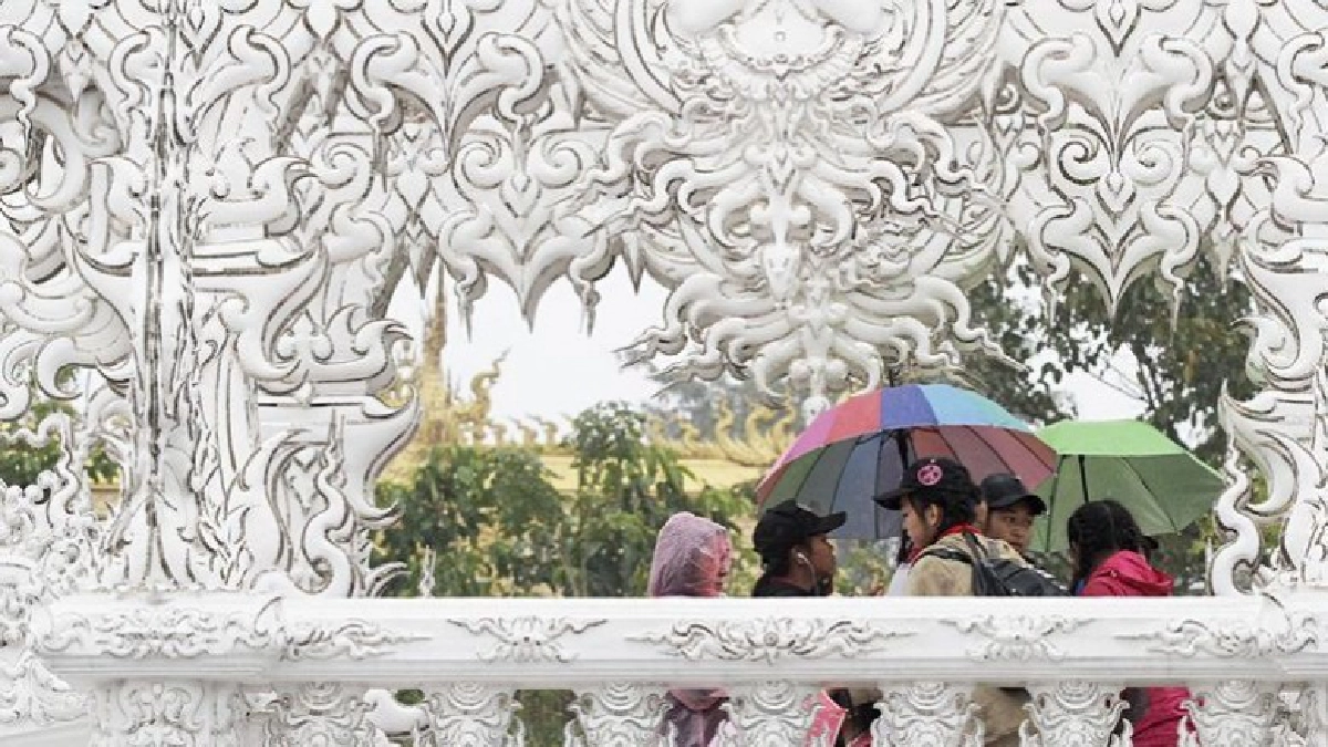 เย็นฉ่ำเที่ยวชม "วัดร่องขุ่น" (ภาพชุด) เย็นฉ่ำเที่ยวชม "วัดร่องขุ่น" (ภาพชุด)