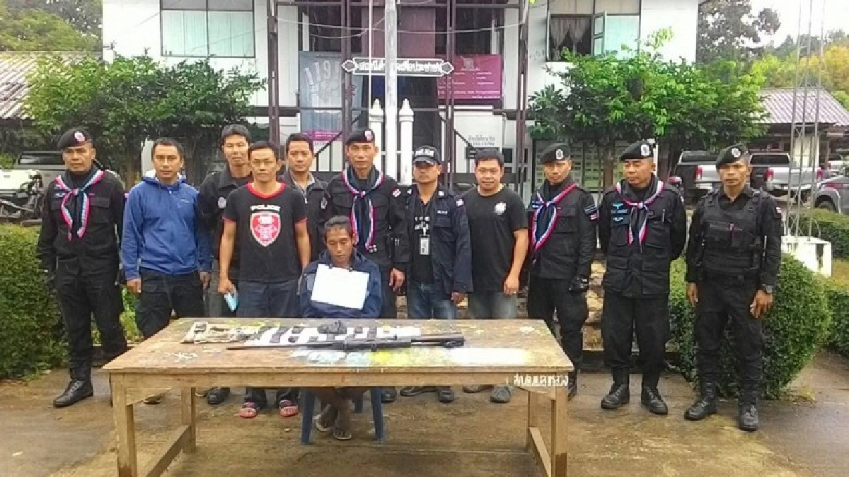 ทหาร ตำรวจร่วมฝ่ายปกครองเมืองสามหมอกปิดล้อมตรวจค้นขี้ยา ทหาร ตำรวจร่วมฝ่ายปกครองเมืองสามหมอกปิดล้อมตรวจค้นขี้ยา