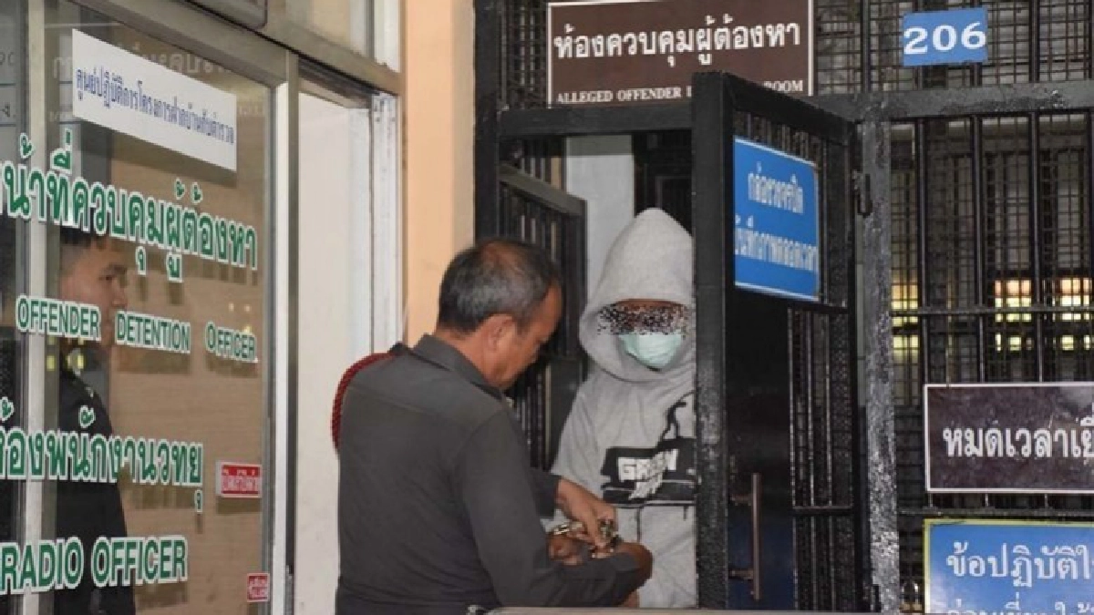 รวบพนง.รับรถ อนาจาร "พีอาร์สาว" ร้านเหล้า !! รวบพนง.รับรถ อนาจาร "พีอาร์สาว" ร้านเหล้า !!