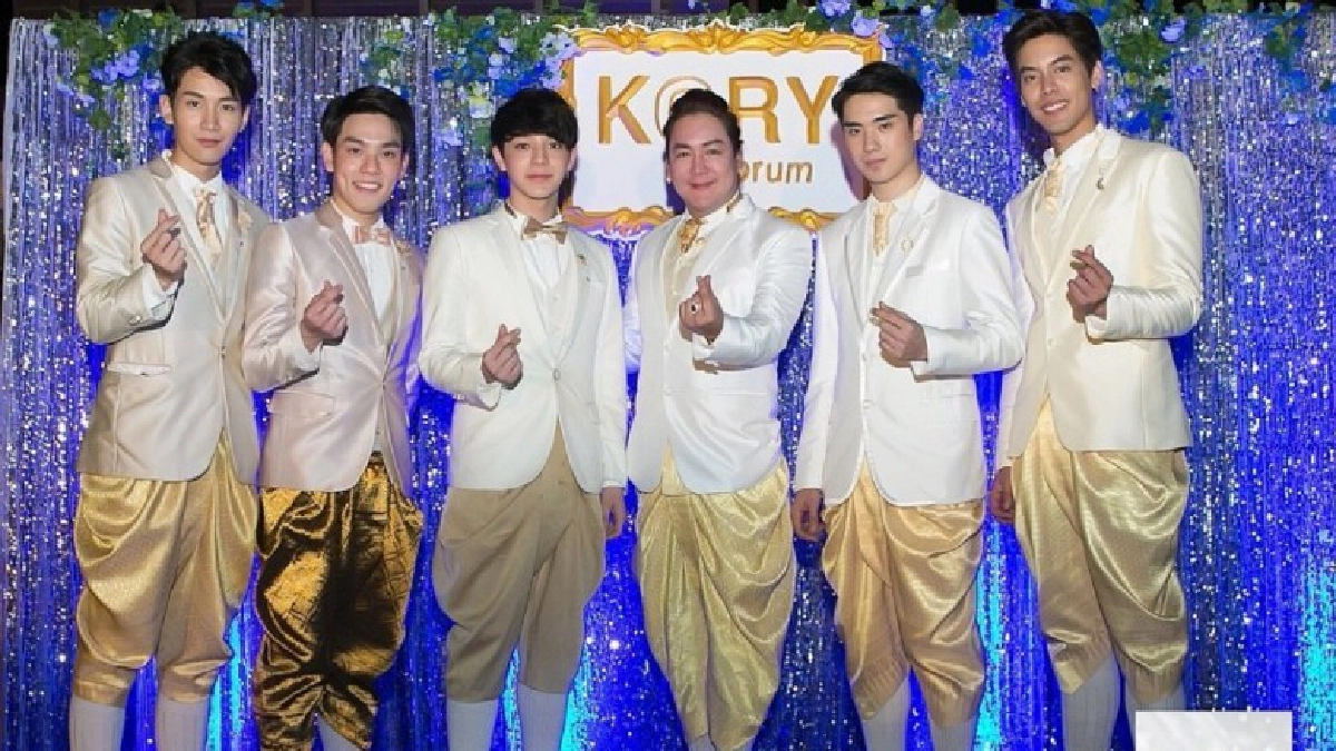 แอนด์กรี๊ดกับ 5 หนุ่มเดือนเกี้ยวเดือน แอนด์กรี๊ดกับ 5 หนุ่มเดือนเกี้ยวเดือน