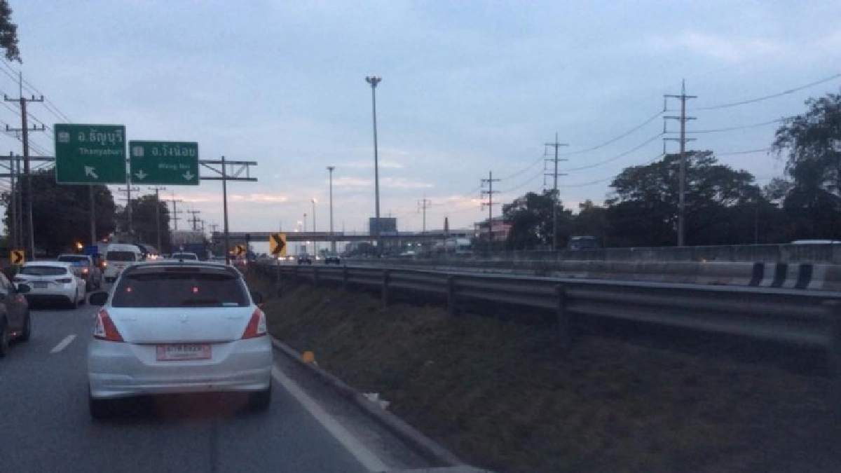 ฟ้องตำรวจทางหลวงวางแผนจราจรพลาด ทำรถขาเข้ากทม.ติดหนึบ ฟ้องตำรวจทางหลวงวางแผนจราจรพลาด ทำรถขาเข้ากทม.ติดหนึบ