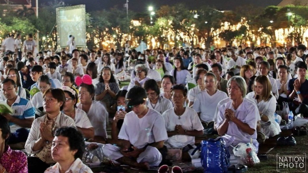 คนไทยตั้งใจ“สวดมนต์ข้ามปี”อุทิศถวายเป็นพระราชกุศลในหลวงร.9